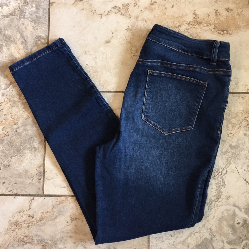 Chico’s Platinum Jegging.  See sizing note.